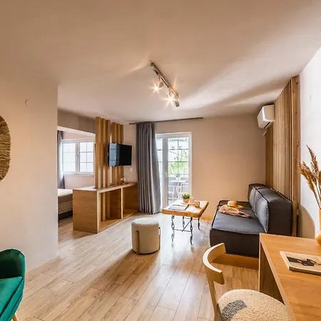 Skiathos Thalassa Cape Hotel, Philian And